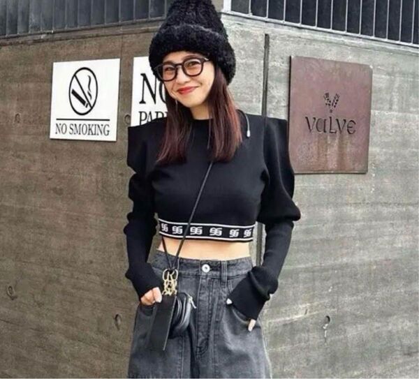 rienda リエンダ レディース服 冬服 長袖 黒 ウエストロゴニットトップス