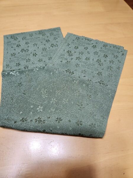 半衿 深緑 桜模様