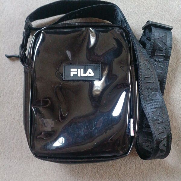 FILA ブラック クリア ショルダー バック