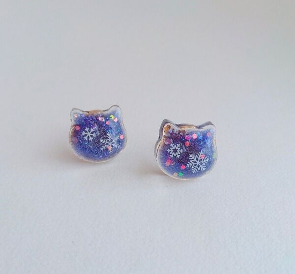 【ハンドメイド/即購入可】レジン 猫 冬 雪 一粒 シンプル ピアス イヤリング