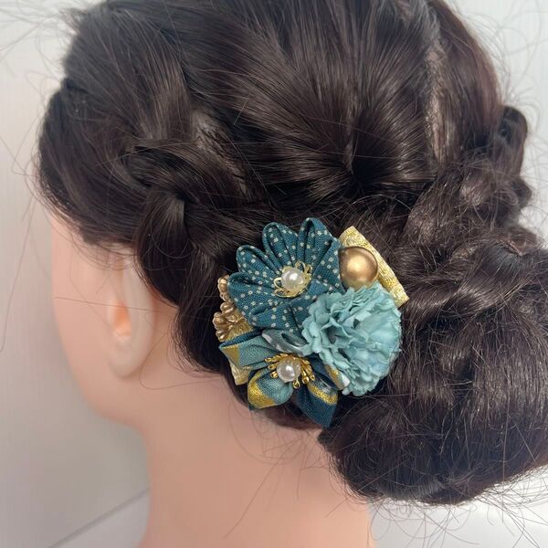 ハンドメイド お花ビーズデザイン フラワーシュシュ ブローチ 花 コサージュ つまみ細工 髪飾り ヘアアクセサリー ヘアクリップ