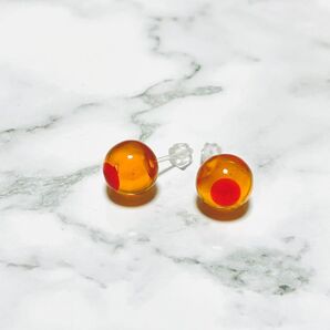 イクラ 樹脂ピアス ハンドメイド