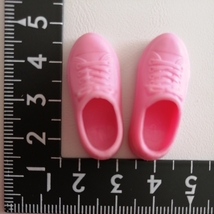 n116 ジェニー リカちゃん スニーカー ピンク 人形用 タカラ TAKARA　momokodoll ピュアニーモ　着用可能 靴 シューズ _画像1