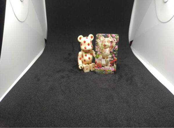 BE@RBRICK*SERIES29*PATTERN*苺*イチゴ*ベアブリック