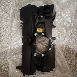 BMW エンジンヘッドカバー N46 エンジン