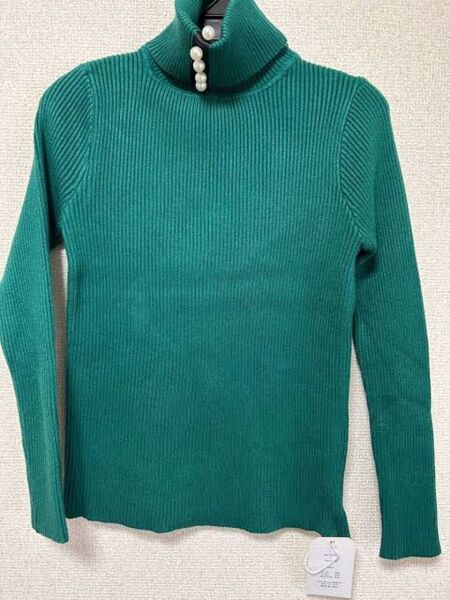 新品 今季 首パール バックシャン タートルネックリブニット グリーン 緑