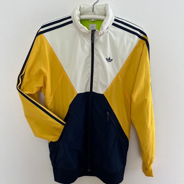 adidas ウィンドブレーカー