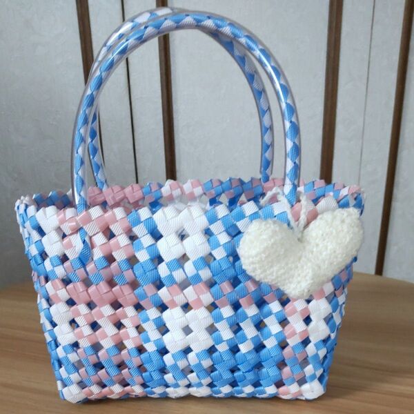 ハンドメイド PPバンドかごバッグ ☆ハート型ストラップ付き☆