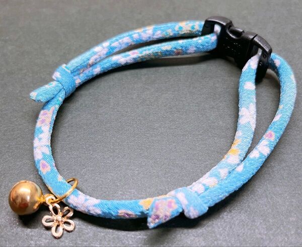 猫ちゃん用ちりめん首輪 極細紐タイプ 水色に花 ハンドメイド