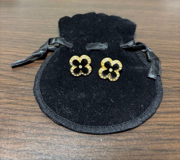 ピアス フラワー モチーフ アクセサリー