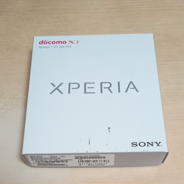 Xperia Z1 SO-01F 箱と充電クレードル