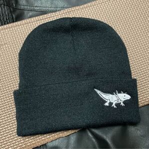 ウーパールーパーイラストロゴ刺繍ニット帽(ワッチ)