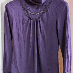axes femme ビーズ付き タートル カットソー М