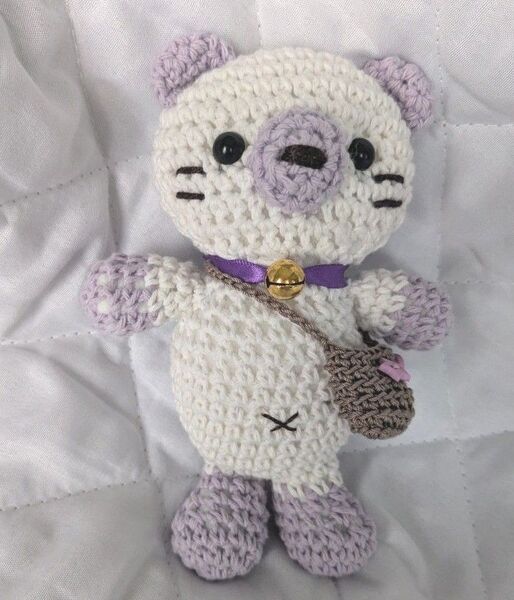 新品未使用 ハンドメイド あみぐるみ 白 ホワイト ねこ ネコ 子猫 仔猫 ぬいぐるみ マスコット編 みぐるみ