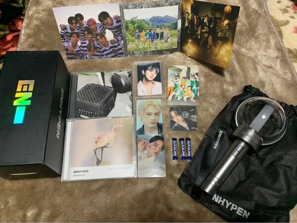 ①enhypenペンライト ②電池付き ③CD×2枚 ④写真6枚