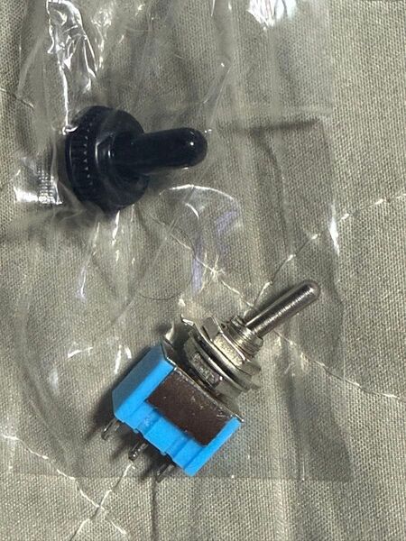小型電気スイッチ、防水キャップ付き新品