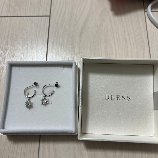 シルバーピアス BLESS