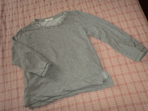 *anysiseni.s.s* size 2 sweat cut and sewn tops gray color lame entering neck around beads attaching 