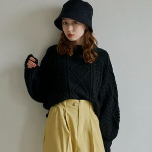 ヒナリ ケーブル編みボリュームニット ブラック