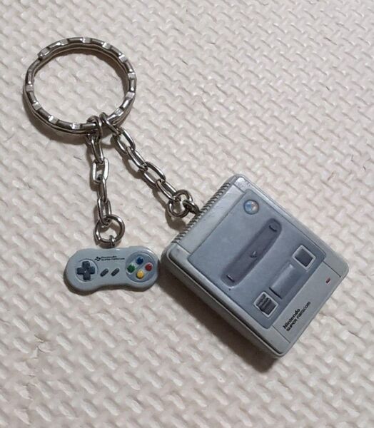 希少 Nintendo 任天堂 スーパーファミコン ミニチュア キーホルダー