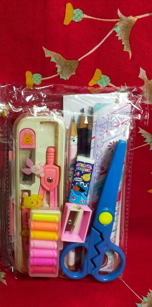 お子様用文房具 中古色々 消しゴムのみ未使用 コンパス ハサミ 鉛筆削り クラフトパンチ 定規 色鉛筆