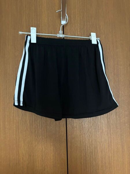ライン ショートパンツ