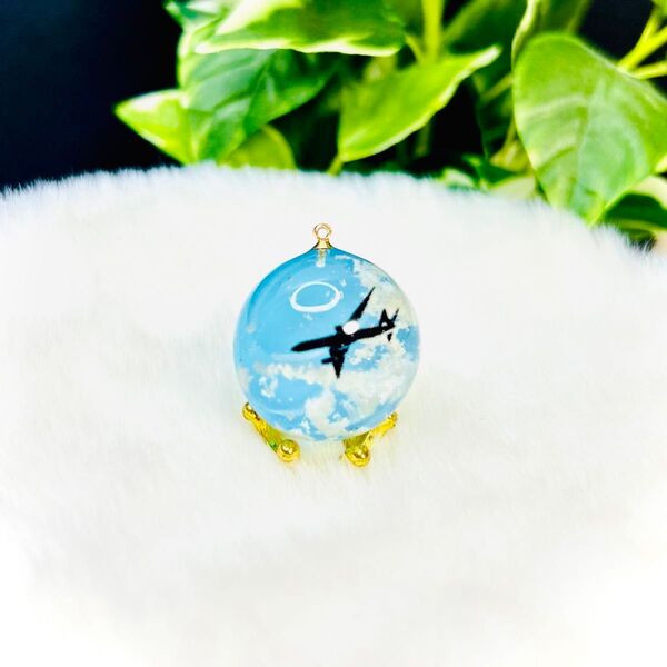 空への旅立ち ハンドメイドアクセサリー レジンアクセサリー ペンダントトップ
