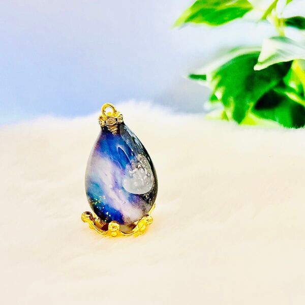 天の川と大きなお月様 ハンドメイドアクセサリー レジンアクセサリー 夜空 空レジン 月 キーホルダー