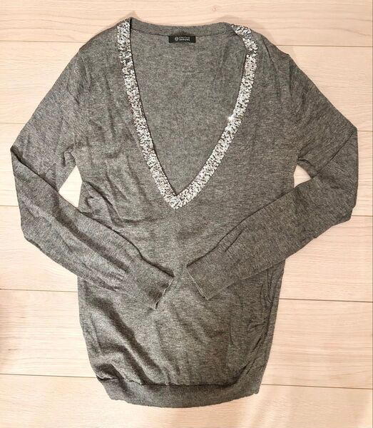 【united arrows ユナイテッドアローズ】スパンコール付き Vネックニット