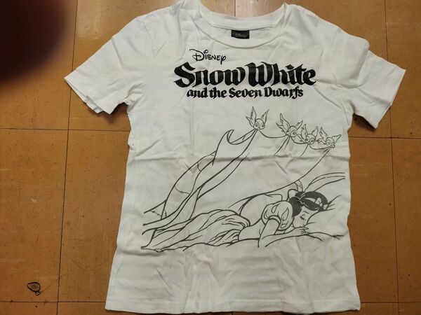 ディズニースノーホワイトTシャツ★パンクセディショナリーズ Tシャツ
