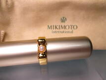 ☆MIKIMOTO リボンデザインの本真珠飾りチークブラシ 共ケース付 未使用品_画像2