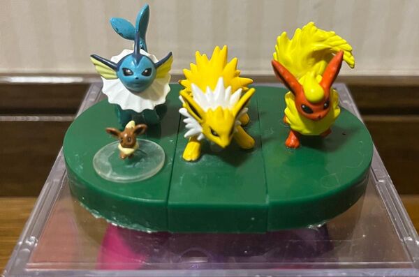立体ポケモン図鑑 イーブイ シャワーズ サンダース ブースター