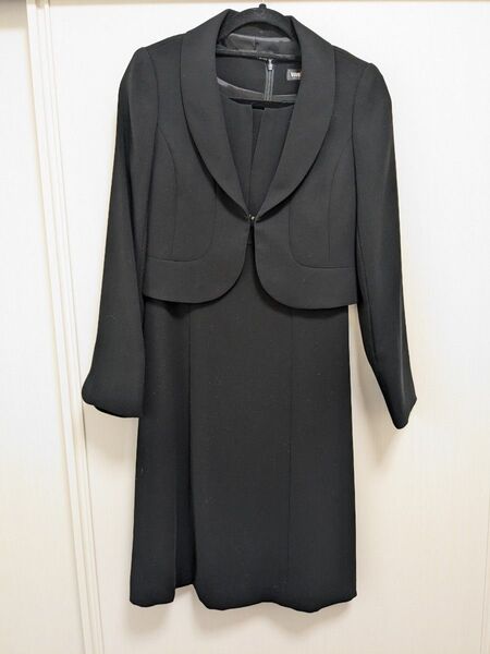 はるやま ViViコラボ ブラックワンピーススーツ(ジャケット付き)礼服 7号