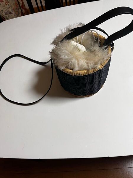 ZARAファー付きカゴバック