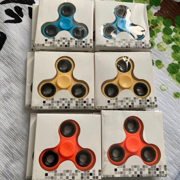 ストレス解消に最適なハンドスピナー6個楽しく遊べる知育玩具としておすすめです。未使用品 即日発送