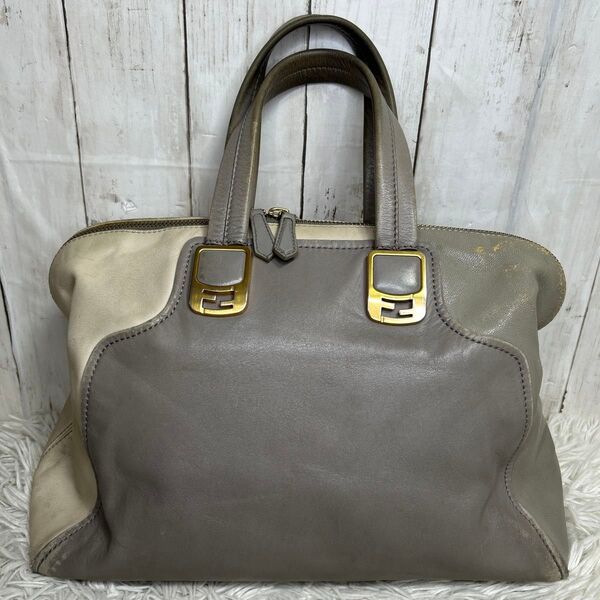 FENDI ロゴ カメレオン レザー ハンドバッグ グレー 8BL110
