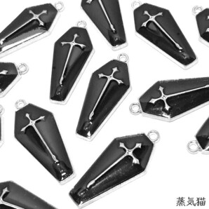 c1764 黒い十字架エナメルチャーム シルバー4個【ハロウィン クリスマス クロス ハンドメイド用アクセサリーパーツ素材】蒸気猫パーツ