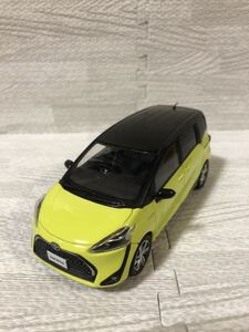 1/30 トヨタ 新型シエンタ Sienta 後期　非売品 カラーサンプル ミニカー 2トーン ブラックマイカ×イエロー