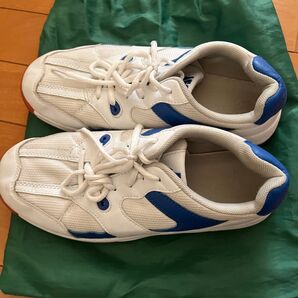 体育館シューズ