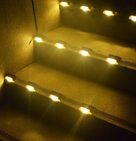 ソーラーライト LED 4個セット 屋外 電球色 防水 充電 階段 ベランダ 庭