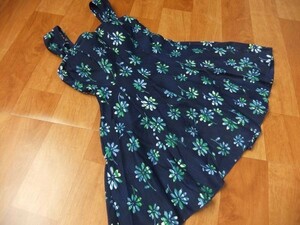 匿名配送　美品*ニッキー*さらすべ*花柄*ひらひらサーキュラー*ワンピース*スカート水着*紺*9M