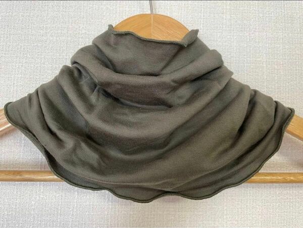 カーキグリーンハンドメイドネックウォーマーショール 日焼け止めにも、エアコンの風除け