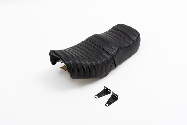 GN125 GN125H GN125-2F シート 座席 カーボン柄 ベルト付き タックロール 社外品 A620