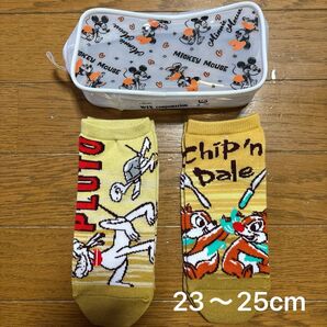 未使用 ディズニーキャラクターソックス 2足 クリアポーチ付き 23〜25cm