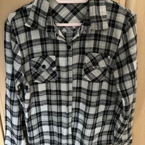 チェックシャツ