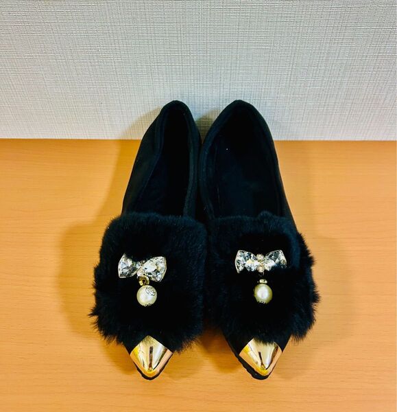 パンプス23cm超軽く、中敷ふわふわして長い時間履くでも脚に優しい、靴上の毛はうさぎの毛みたいに柔らかい、触る時癒される