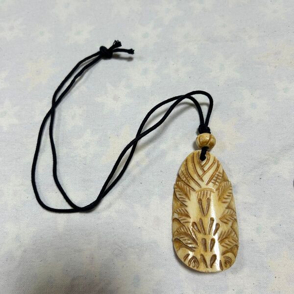 ネックレス アクセサリー 彫刻 ペンダント メンズ 骨? 角? ハンドメイド