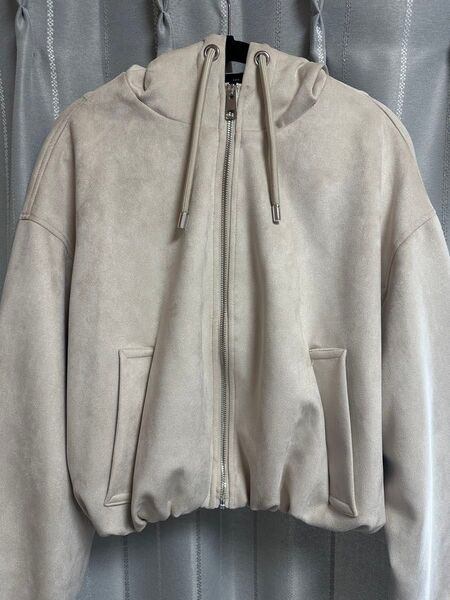 ZARA フード付きベージュクロップドジャケット パーカー Mサイズ