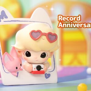 dimoo Record Anniversaryフィギュア ポップマート POPMART 顔出しパネル カメラ