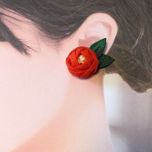 つまみ細工 玉椿 アクセサリー ピアス イヤリング 医療用ステンレス アレルギーフリー 1対 朱赤